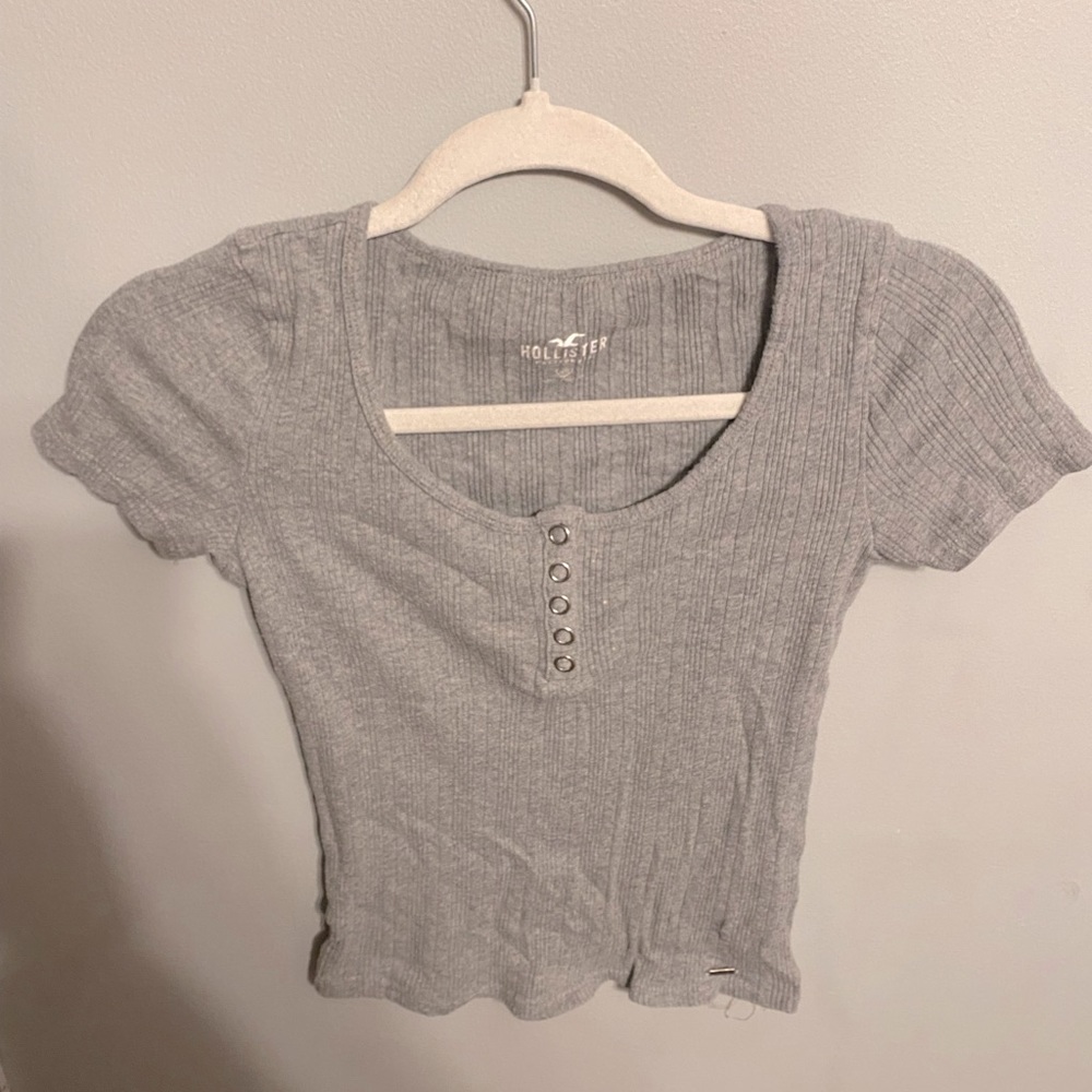 hollister grey button top!